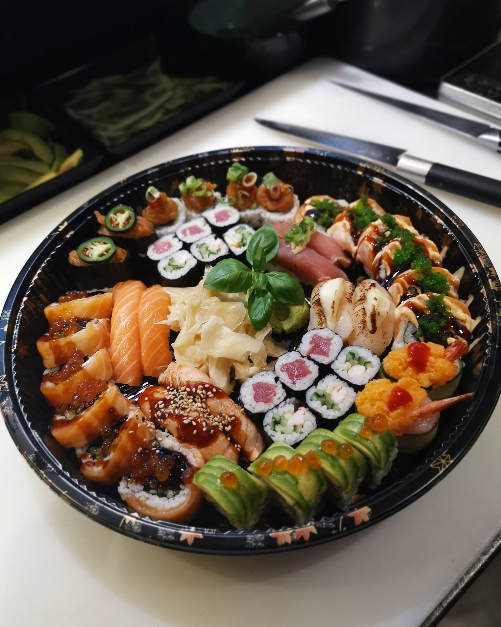 KAORU Big Box mit Nigiri, Maki und Sashimi zum Abholen in Heidelberg